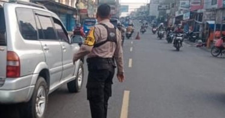 Polsek Cicurug Polres Sukabumi Laksanakan Gatur Lalin di Titik Rawan Kemacetan, Arus Kendaraan Terpantau Lancar