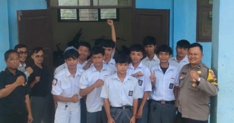 Bhabinkamtibmas Polsek Cikembar Polres Sukabumi Laksanakan Door to Door System di SMA Negeri 1 Cikembar