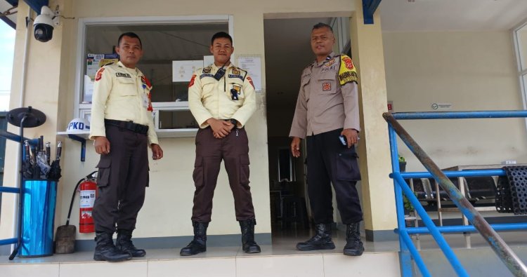 Bhabinkamtibmas Polsek Parungkuda Polres Sukabumi Sambangi Satpam PT Proswel Jaga Sinergitas Keamanan
