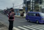 Polsek Parungkuda Polres Sukabumi Laksanakan Pengaturan Lalu Lintas Pagi di Tiga Sekolah untuk Kelancaran Arus Kendaraan