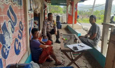 Polsek Nyalindung Sambangi Warga Desa Sukamaju, Sampaikan Himbauan Kamtibmas dan Dukung Ketahanan Pangan