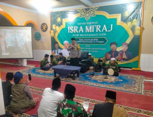 Polsek Nyalindung Polres Sukabumi Monitoring Peringatan Isra Mi’raj di Masjid Al-Furqon, Wujud Kehadiran Polri di Tengah Masyarakat
