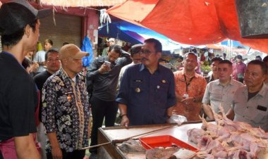 Jelang Ramadan, Bupati Sukabumi Sidak PSM Palabuhanratu: Harga Ayam Naik, Minyak & Beras Masih Stabil