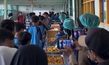 Bikin Seru, MBG Prasmanan Hadirkan Kebersamaan di SMPN 4 Sukabumi